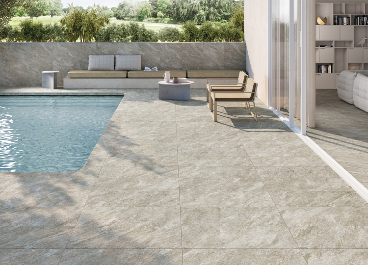 Terrasse mit Pool und Sitzlandschaft mit offenere Tür zum Wohnzimmer