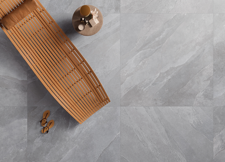 Wellnessbereich mit Holzliege, XXL Fliesen in Grau